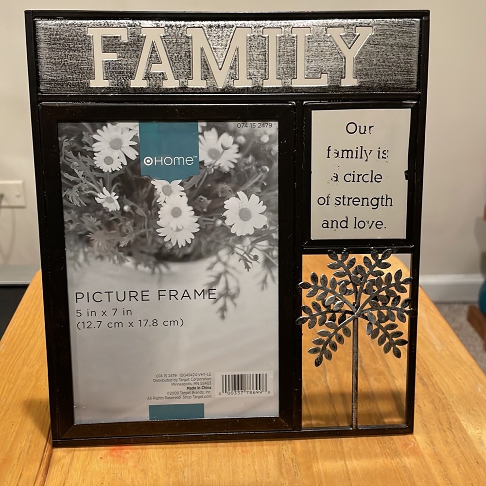 Target Home “Our Family is a Circle of Strength and Love” 5x7 Picture Fr…